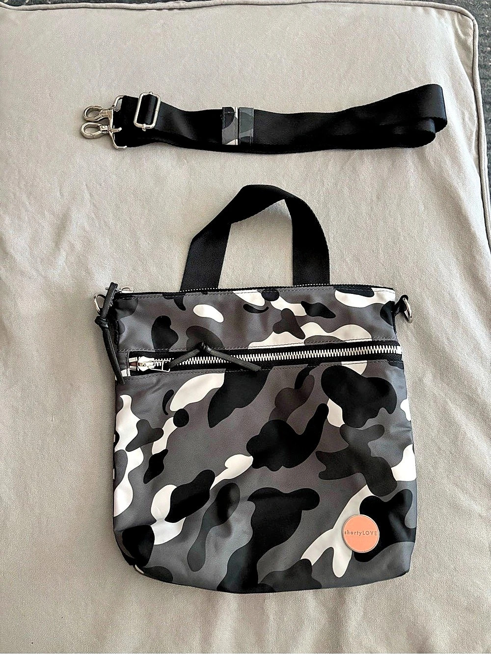 Shorty Love Black/ Gray Camo Amuse Crossbody Bag